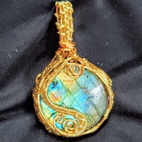 Hey, I'm Jules. I Accept All Reasonable Offers! I Make Hand-Crafted Jewelry! HMU - Picture 2 of 9